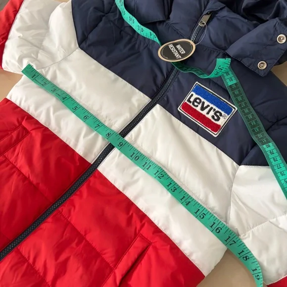 Levi’s Kids Hooded Water Resistant Puffer Coat. - Picture 11 of 12
